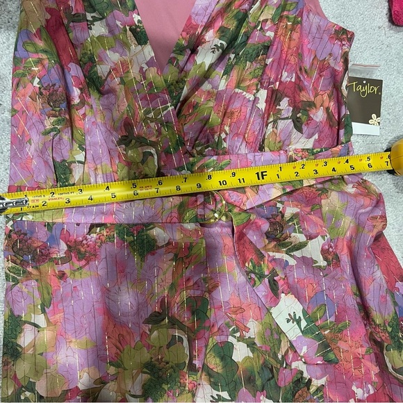 NWT Taylor Floral Print Voile Pleated V-Neck Sleeveless Maxi Dress - Size 8 - Picture 17 of 17